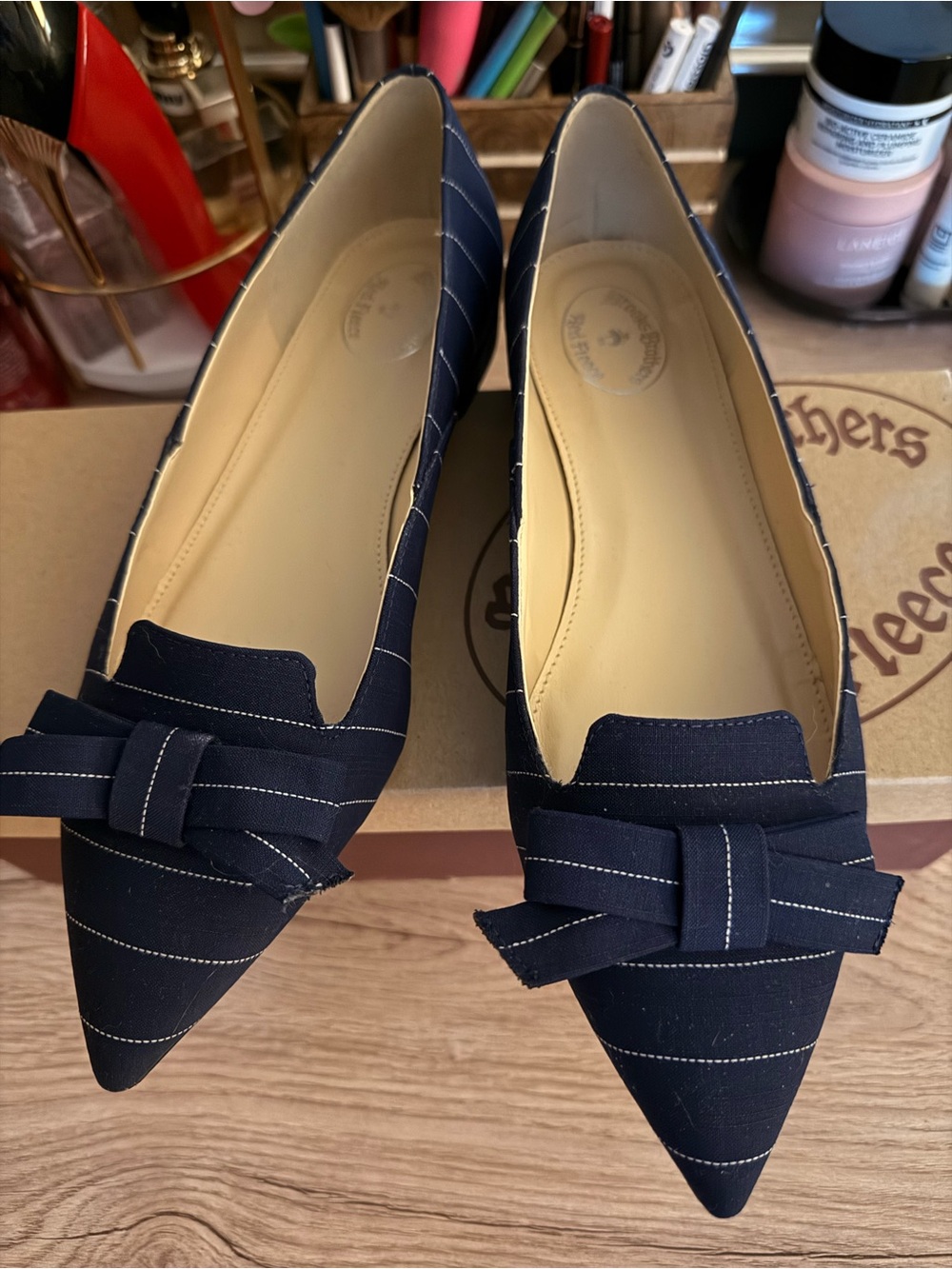 Brooks Brothers Red Fleece Navy Pinstripe Bow Flats – Size 8